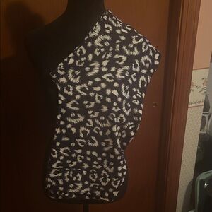 LuLaRoe Navy and White Floral Leggings